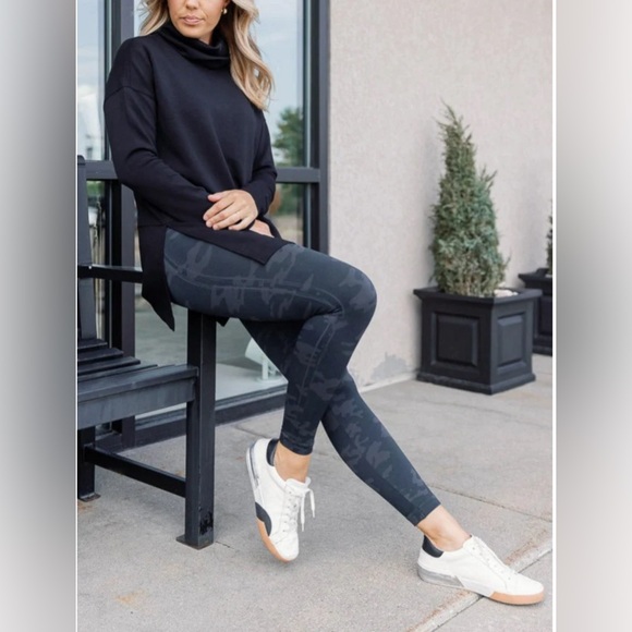 Spanx Look At Me Now Black Camo Leggings, NWT - Picture 1 of 14